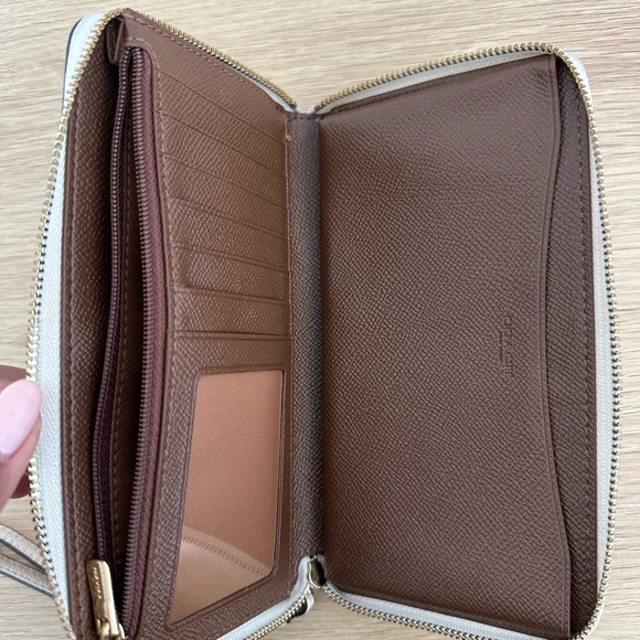 Coach Cream Wristlet with Gold Logo - Picture 4 of 4